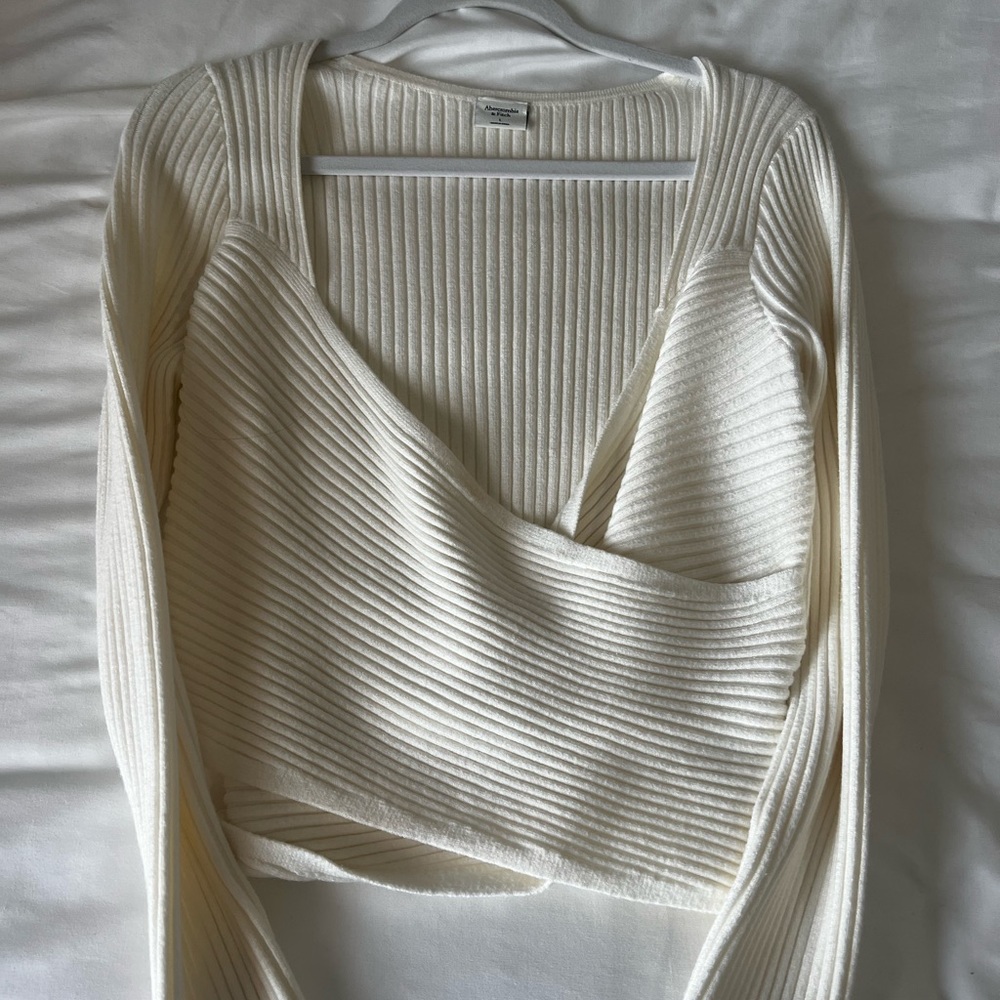Abercrombie cream sweater. Size Large